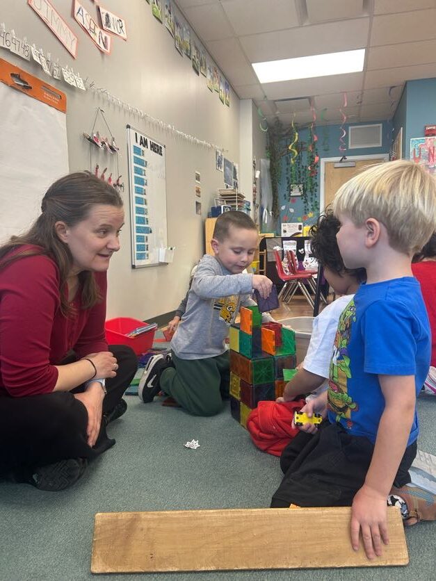 Gwen building with 2 kids